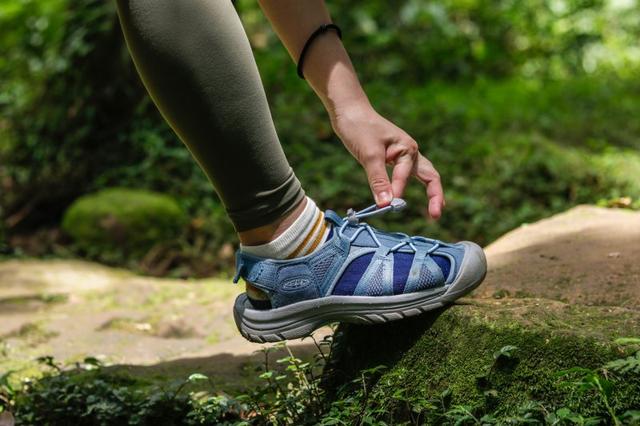 妹子的第一雙時尚運動涼鞋,讓Keen的這雙戶外涼鞋帶領我一起去探險