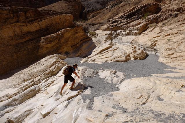 夏天最火的運動涼鞋,穿上Teva戶外涼鞋舒適又時髦