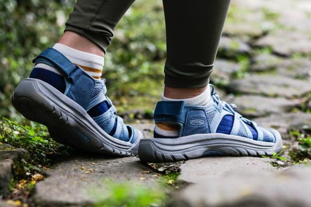 妹子的第一雙時尚運動涼鞋,讓Keen的這雙戶外涼鞋帶領我一起去探險