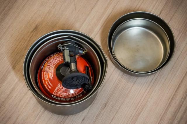戶外登山露營野營炊具KOVEA超輕爐頭實測,不僅小巧易帶且實用方便