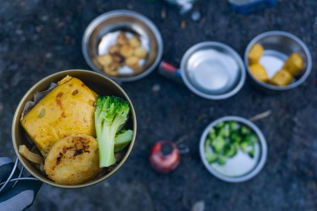 戶外登山露營野營炊具KOVEA超輕爐頭實測,不僅小巧易帶且實用方便