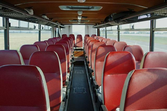 外出旅行一定要注意安全,坐旅游大巴或自駕游遇險自救方法