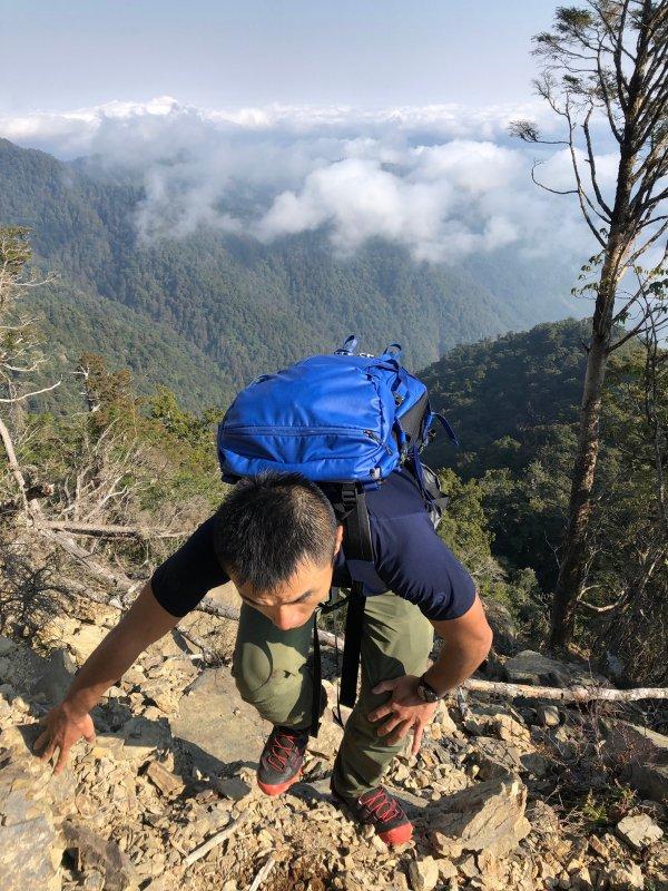 新款猛犸象Mammut背包裝備開箱測評,感受人包合一的背負體驗