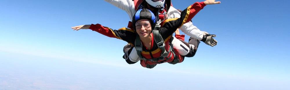 全球跳傘去哪最好?極限體驗(yàn)到世界各地去跳傘看世界