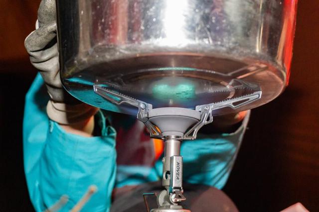 戶外登山露營野營炊具KOVEA超輕爐頭實測,不僅小巧易帶且實用方便