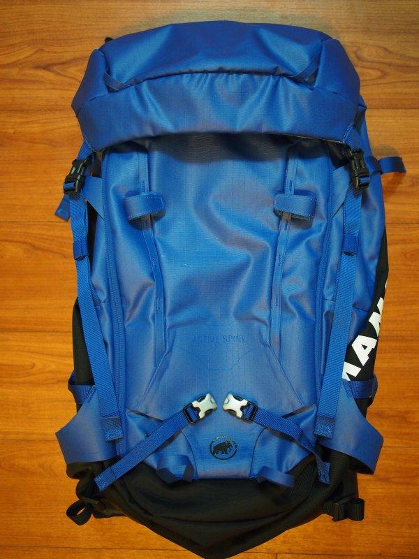 新款猛犸象Mammut背包裝備開箱測評,感受人包合一的背負體驗