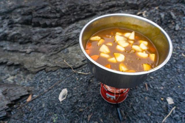 戶外登山露營野營炊具KOVEA超輕爐頭實測,不僅小巧易帶且實用方便