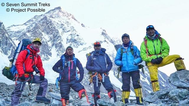 4個月內登頂第十座8000米高峰,尼泊爾登山家開路并登頂K2喬戈里峰