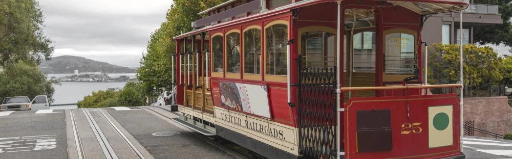 外出旅行一定要注意安全,坐旅游大巴或自駕游遇險自救方法