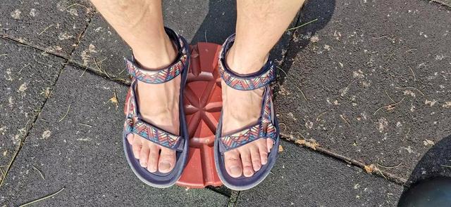 夏季只需要一雙運動涼鞋,戶外潮牌TEVA涼鞋實測