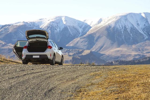 外出旅行一定要注意安全,坐旅游大巴或自駕游遇險自救方法