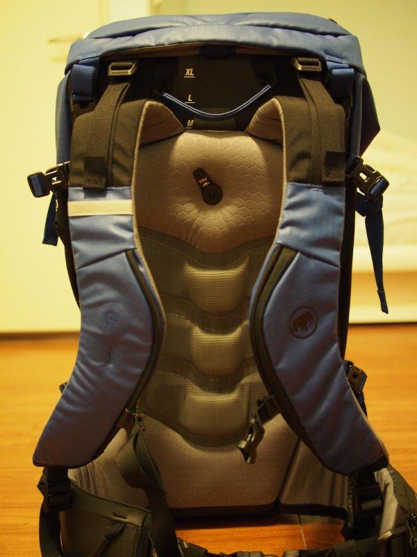 新款猛犸象Mammut背包裝備開箱測評,感受人包合一的背負體驗