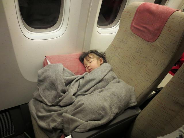 長途飛行準備這些,讓你在飛機上輕松度過漫長的機上時間