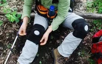 驢友翻山越嶺傷膝蓋,知道這些,登山再也不怕傷膝蓋
