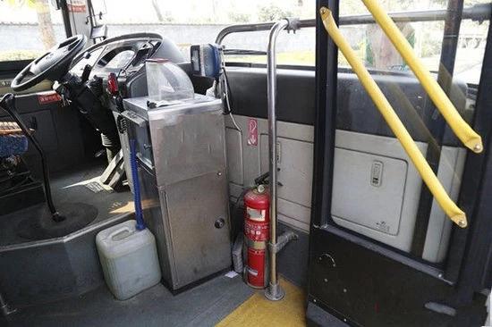 外出旅行一定要注意安全,坐旅游大巴或自駕游遇險自救方法