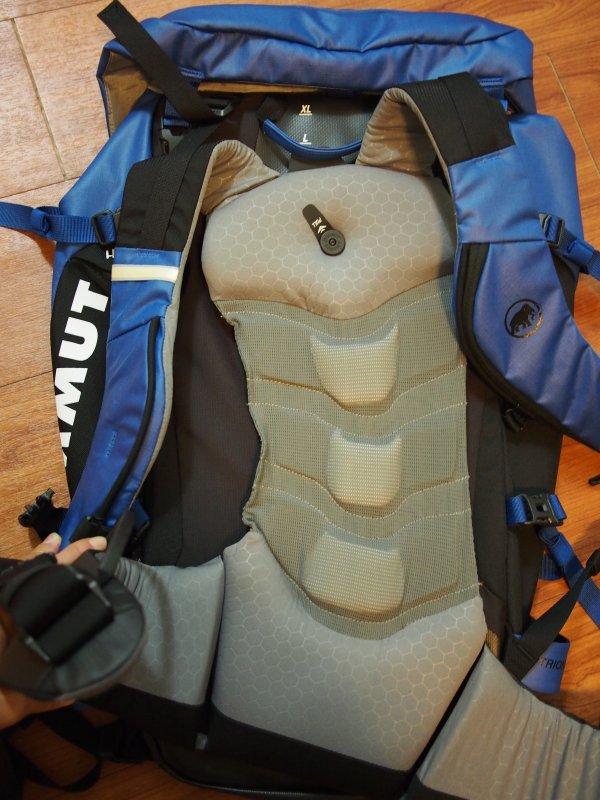 新款猛犸象Mammut背包裝備開箱測評,感受人包合一的背負體驗