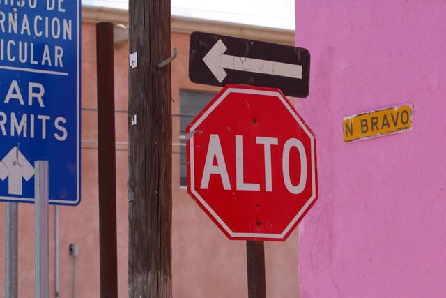 美國自駕游注意事項,準(zhǔn)備去美國自駕的朋友們需要知道的交通規(guī)則