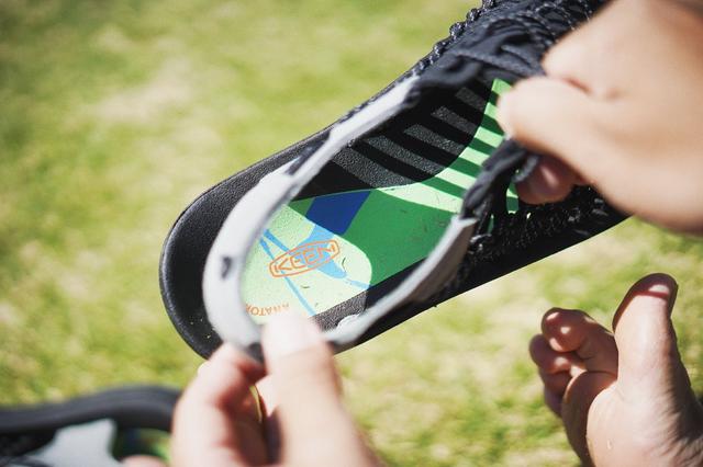 KEEN UNEEK潮款涼鞋,來一趟悠悠哉哉的日常漫游