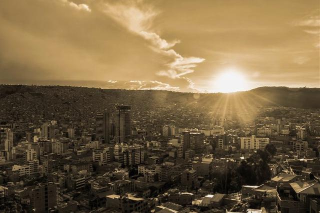 真正的天空之城,世界上最高的首都玻利維亞拉巴斯(La Paz)