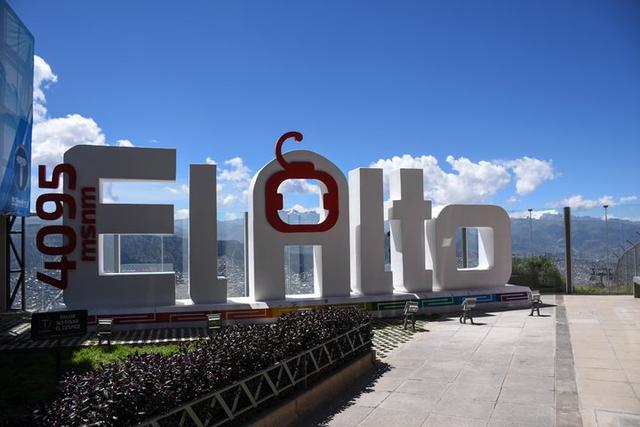 真正的天空之城,世界上最高的首都玻利維亞拉巴斯(La Paz)