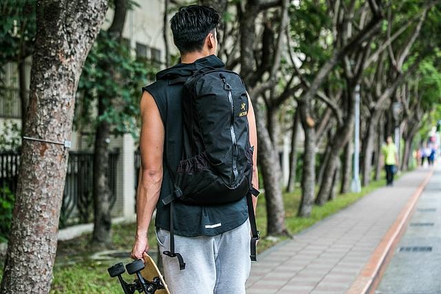 Arc’teryx始祖鳥戶外日用通勤雙肩包實測,滿足你戶外與都市的需求