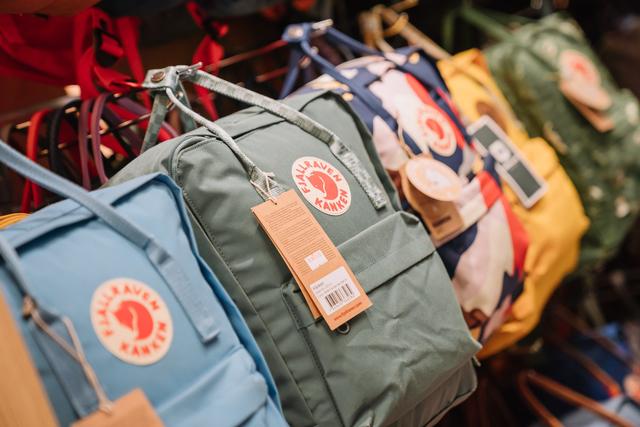 買戶外背包,多看、多背、多問,負重走走看