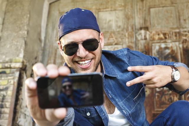 愛美女生看過來,怎么使用手機自拍的更漂亮?