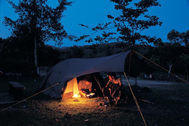 新手戶外露營指南,盤點背包、天幕、睡袋等十六種必備露營裝備