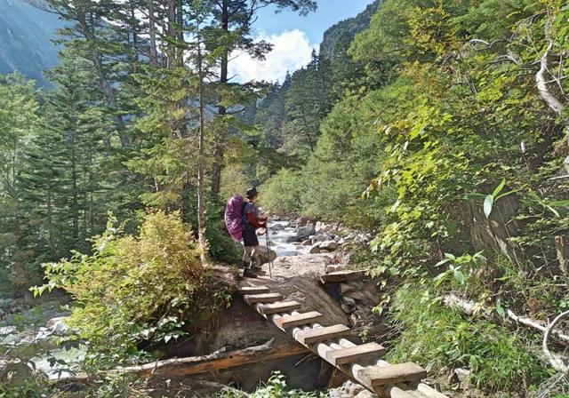 Arc’teryx始祖鳥全新輕量重裝登山鞋實測,徒步中發現的好裝備