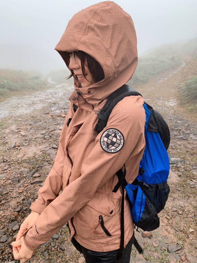 沖鋒衣哪個牌子好?各大戶外品牌沖鋒衣穿搭推薦