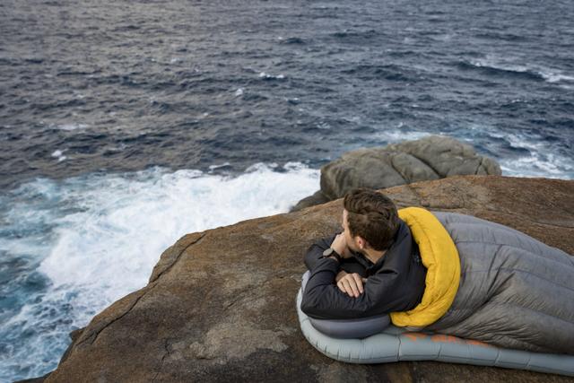 戶外露營(yíng)的必備裝備,露營(yíng)睡袋該怎么挑選?