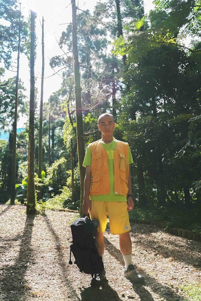 一起當(dāng)個(gè)戶外時(shí)尚潮人,人人都能上手的三種背心穿搭