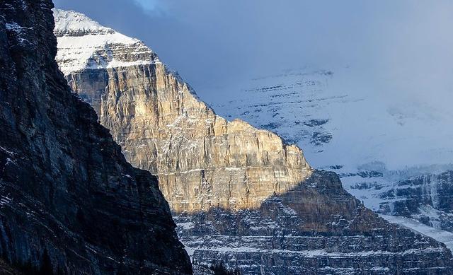 加拿大班夫國家公園,落基山脈中的夢幻藍色冰河路易斯湖