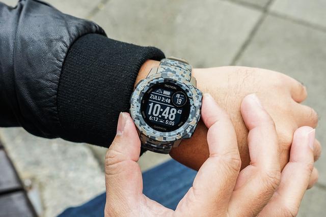 Garmin佳明Instinct Tactical腕表開箱及簡單評測