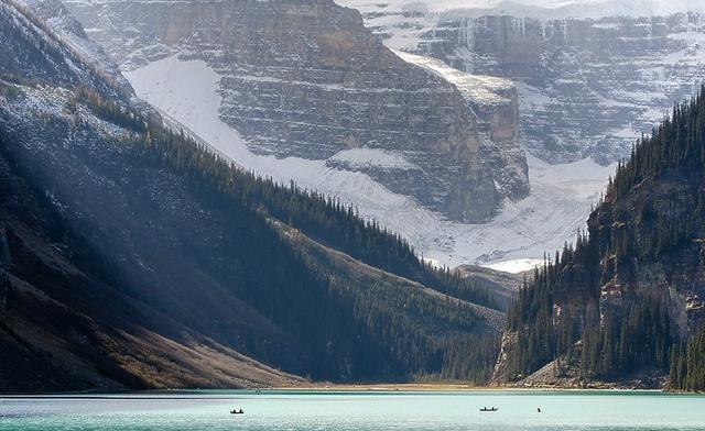 加拿大班夫國家公園,落基山脈中的夢幻藍色冰河路易斯湖