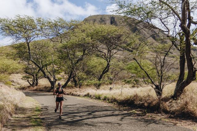 夏威夷火山徒步之旅,穿著Salomon薩洛蒙輕量戶外鞋實測