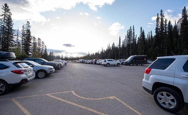 加拿大班夫國家公園,落基山脈中的夢幻藍色冰河路易斯湖