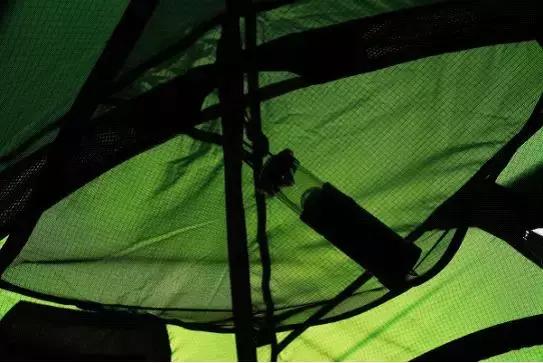 秋冬季寒夜露營(yíng),裹在睡袋里如何睡的更暖一點(diǎn)?