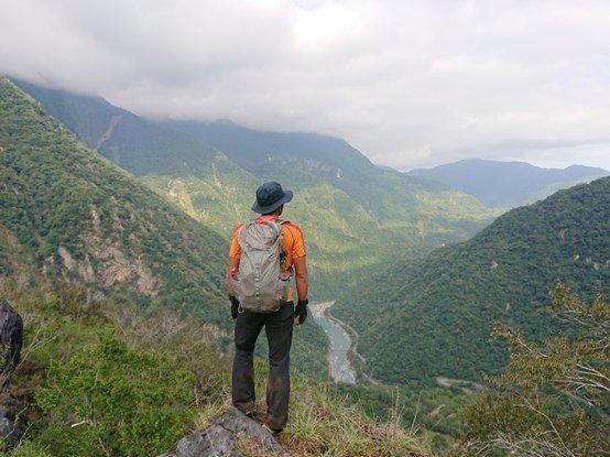 縱橫山野的最佳伙伴,德國專業戶外品牌TATONKA塔通卡戶外背包實測