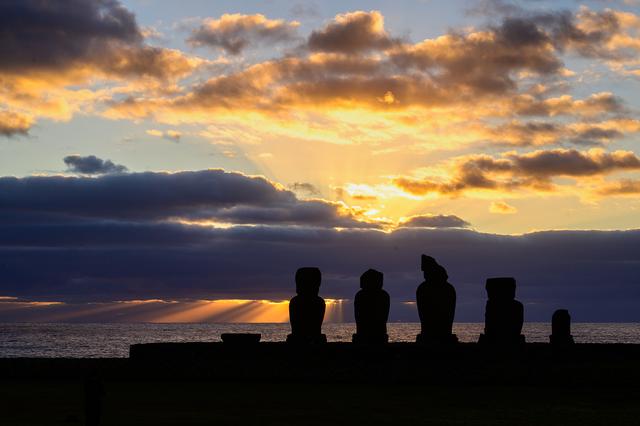 一座鮮活的露天博物館,智利復活節島探索巨大石雕的秘密