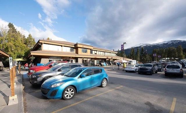 加拿大班夫國家公園,落基山脈中的夢幻藍色冰河路易斯湖