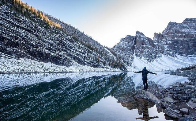 加拿大班夫國家公園,落基山脈中的夢幻藍色冰河路易斯湖
