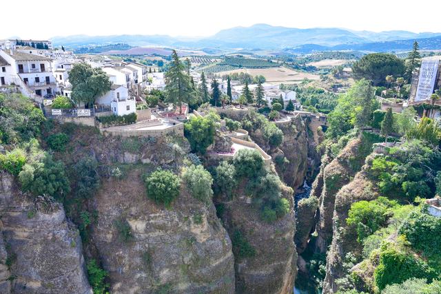 發(fā)現(xiàn)一個不一樣的西班牙,白色山城懸崖小鎮(zhèn)龍達Ronda自由行