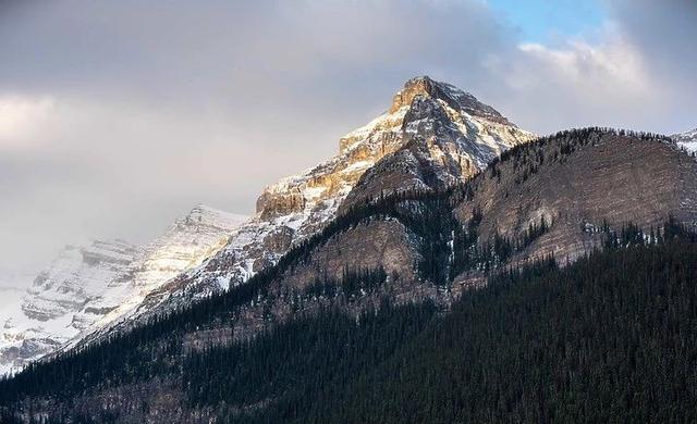 加拿大班夫國家公園,落基山脈中的夢幻藍色冰河路易斯湖