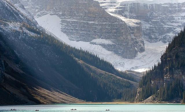 加拿大班夫國家公園,落基山脈中的夢幻藍色冰河路易斯湖