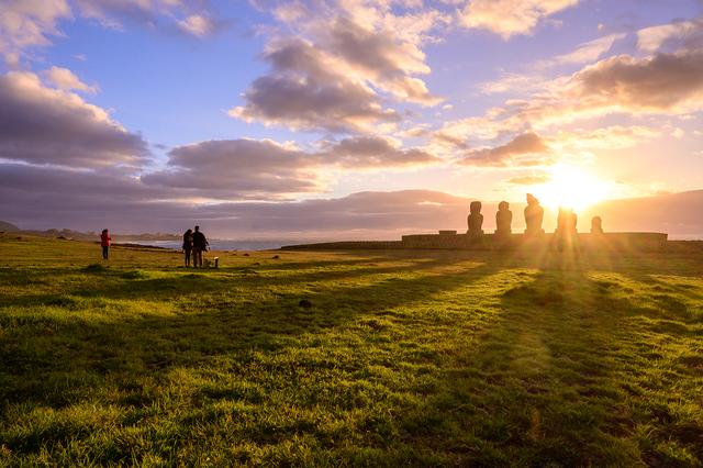 一座鮮活的露天博物館,智利復活節島探索巨大石雕的秘密