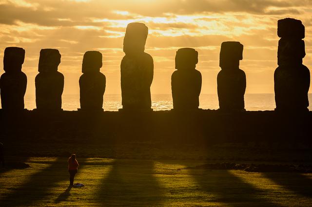 一座鮮活的露天博物館,智利復活節島探索巨大石雕的秘密