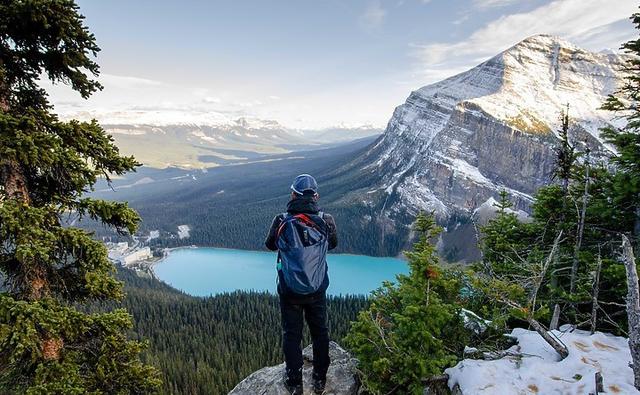 加拿大班夫國家公園,落基山脈中的夢幻藍色冰河路易斯湖