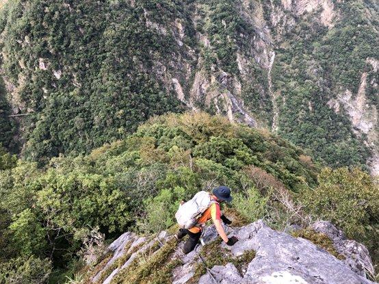 縱橫山野的最佳伙伴,德國專業戶外品牌TATONKA塔通卡戶外背包實測