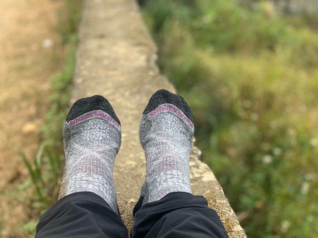 四個(gè)戶外品牌裝備實(shí)測(cè),速干T恤、速干褲、羊毛襪和保溫瓶